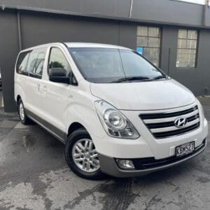 2016 Hyundai iMax 2.4P/4AT/LV/5DR/8S